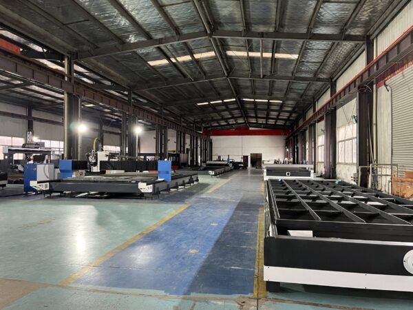 High Power Ground Rail Fiber Laser Cutting Machine3